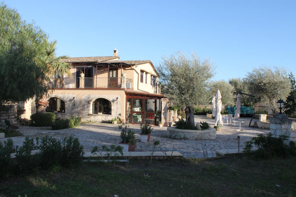 B&B Casale Siciliano Di Miryam Tiralongo Авола Экстерьер фото