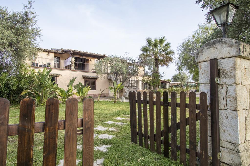 B&B Casale Siciliano Di Miryam Tiralongo Авола Экстерьер фото