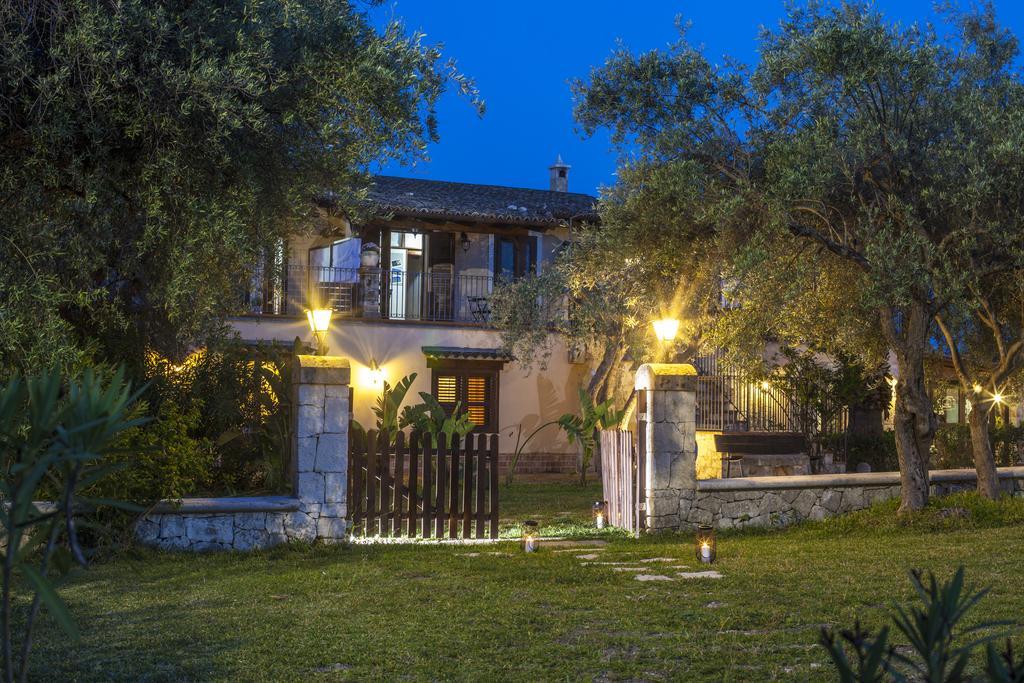 B&B Casale Siciliano Di Miryam Tiralongo Авола Экстерьер фото