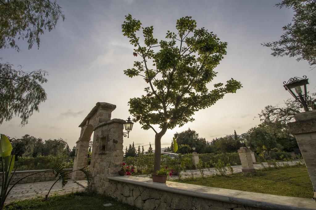 B&B Casale Siciliano Di Miryam Tiralongo Авола Экстерьер фото